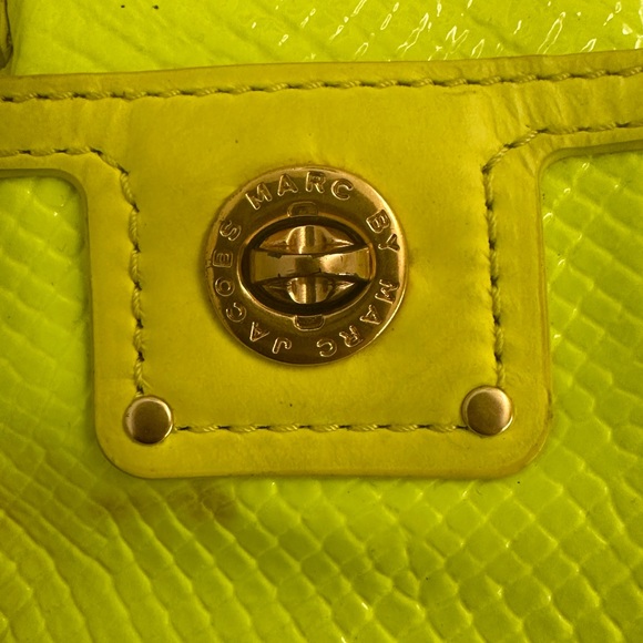 Marc by Marc Jacobs acid lemon bag. - Picture 3 of 9